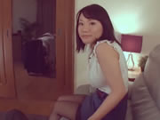 吊鐘奶日本妹沙發上性愛